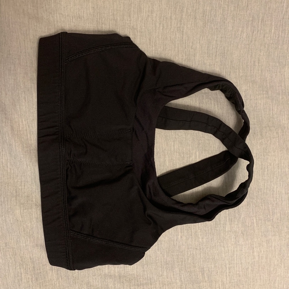 Black lululemon sports bra size 4